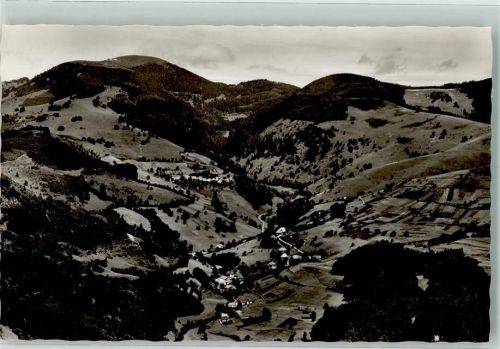 Aitern mit Holzinshaus und Belchen