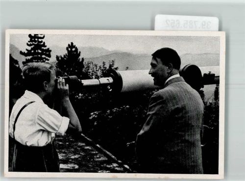 Der Führer läßt einen Jungen durch das Fernrohr schauen 1924 Sammelwerk Adolf Hitler Nr. 15 Bild 41