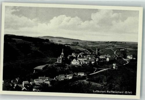 Reifferscheid mit Kirche St. Matthias und Burg Reifferscheid