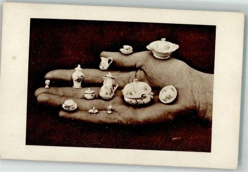 1930 Miniatur Geschirr Meissner Porzellan Einzelstücke vom kleinsten Service der Welt