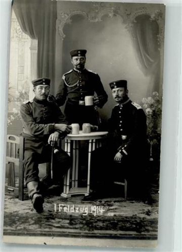 Strasbourg 1914 Drei Landser in Uniform des Inf.-Regt. 14 mit Bier im Fotostudio Ort lt. Fotograf Sievers WK I