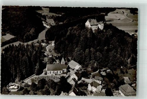 Waldburg Fliegeraufnahme des Ortes mit Kirche St. Magnus und Friedhof