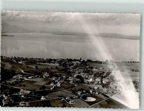 Chieming Fliegeraufnahme des Ortes am Chiemsee Foto Original aus Archiv eines Ansichtskartenverlags Ort handschriftlich