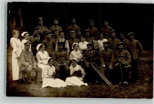 Pirmasens 1915 Krankenschwestern mit Landsern in Uniform im Garten Lazarett Ort lt. Feldpoststempel WK I