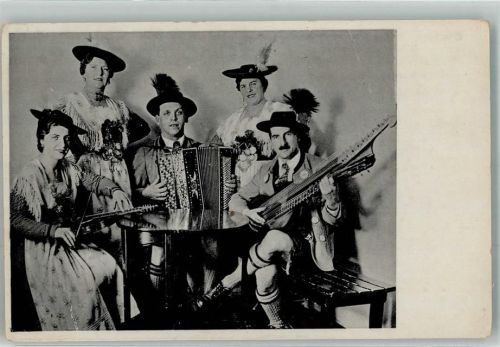 Oberbayrische Musik- Sänger- Jodler- und Schuhplattlergruppe Die lustigen Schlierseer in Tracht Gitarre Ziehharmoika Geige