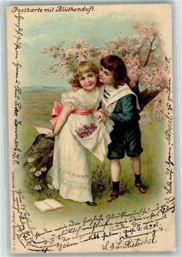 1902 Mädchen im weißen Kleid und Junge im Matrosenanzug vor blühendem Baum