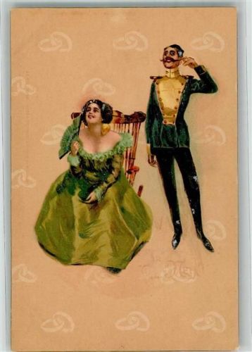 Ein Mann in Uniform mit einer eleganten Frau im grünen Kleid