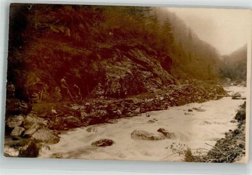 Landser beim Stellungsbau in einem Karpathental Östlicher Kriegsschauplatz 1916 Privatfoto AK