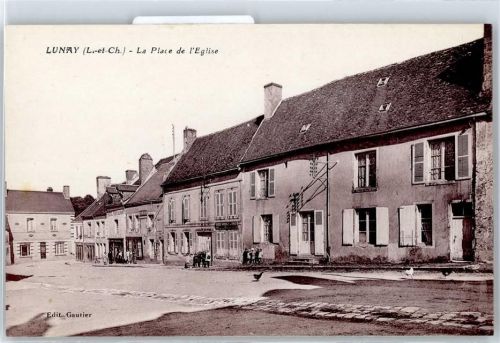 Lunay Place de l'Eglise