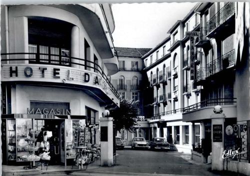 Lourdes Hotel D'Anvers Handlung