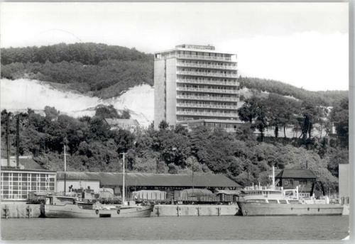 Sassnitz Blick vom Hafen zum Rügen Hotel
