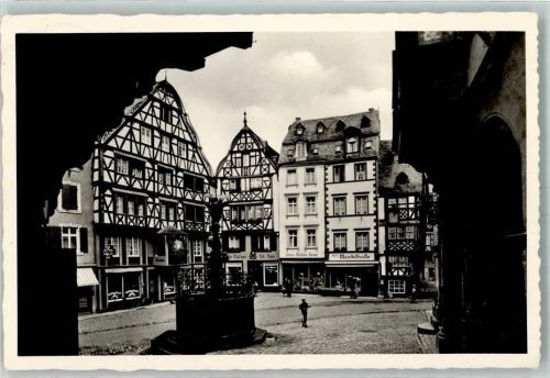 Bernkastel-Kues Handlung Markthalle Marktplatz Apotheke Rau Mützenhandlung