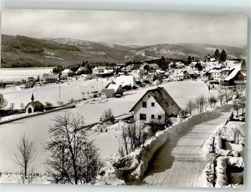Schluchsee Panorama des Ortes mit der St. Nikolaus Kirche und Friedhofskapelle