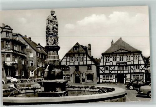 Brilon Denkmal Marktbrunnen Auto