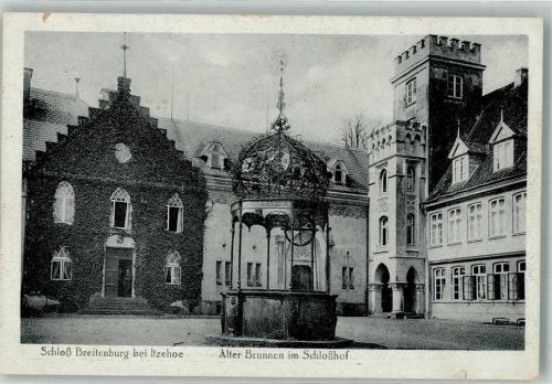 Breitenburg Alter Brunnen im Hof von Schloss Breitenburg
