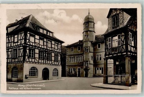 Alzey Rathaus mit Volkerbrunnen