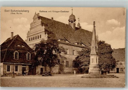 Bad Schmiedeberg Rathaus mit Kriegerdenkmal