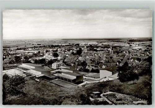 Riegel Panorama des Ortes mit Michaelschule und Kirche St. Martin