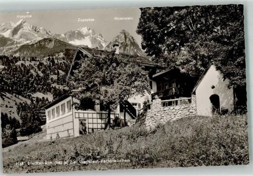 Pfeifferalm Berghütte vor Alpspitze Zugspitze und Waxenstein Fotograf Beckert Hüttenstempel