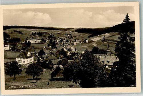 Tettau Panorama des Ortes mit Pfarrkirche Ad Portam Coeli