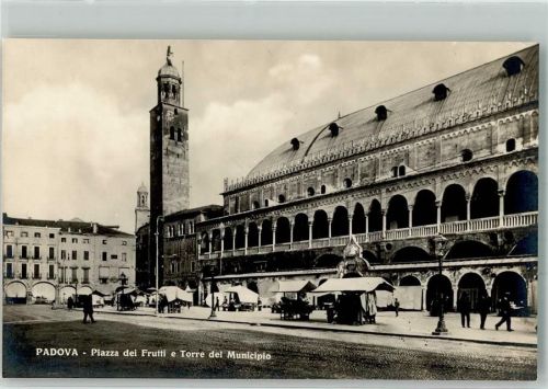 35100 Padova Foto AK Marktszene Piazza dei Frutti Torre del Municipio