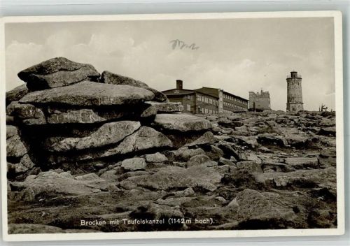 Brocken Teufelskanzel mit Brockenhotel und Brockenturm