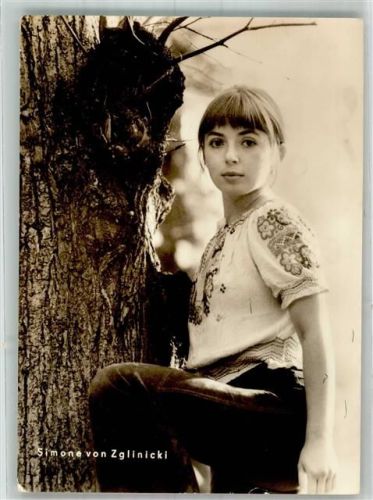 Portrait von Simone von Zglinicki Fotograf Blasig Progress Nr. 49/74