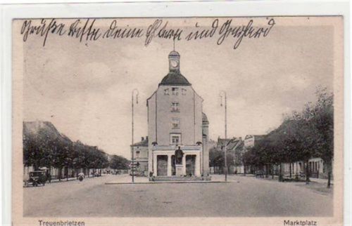 Treuenbrietzen Treuenbrietzen. Abgebildet ist der Marktplatz mit dem Rathaus. Postalisch befördert mit Marke. Die Marke wurde entfernt, sonst gut erhalten.