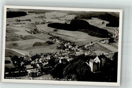 Waldburg Fliegeraufnahme des Ortes mit Schloss Waldburg