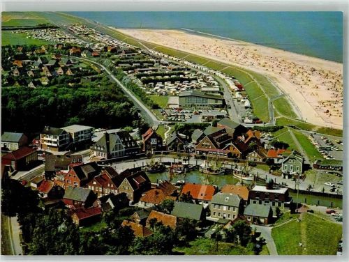 Neuharlingersiel Fliegeraufnahme des Ortes mit Fischereihafen und Campingplatz