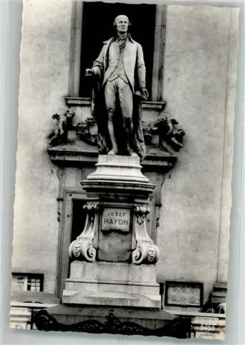 Wien Josef-Haydn-Denkmal vor der Mariahilfer Kirche