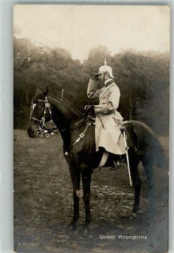Mit Pickelhaube zu Pferd