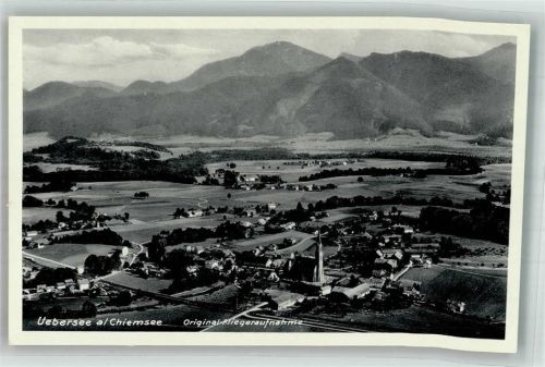 Übersee Fliegeraufnahme des Ortes mit Pfarrkirche St. Nikolaus