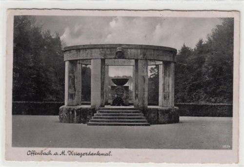 Offenbach Offenbach. Kriegerdenkmal gelaufen, 1942. Leichter Stempeldurchdruck, kleiner Knick oben links, sonst gut erhalten