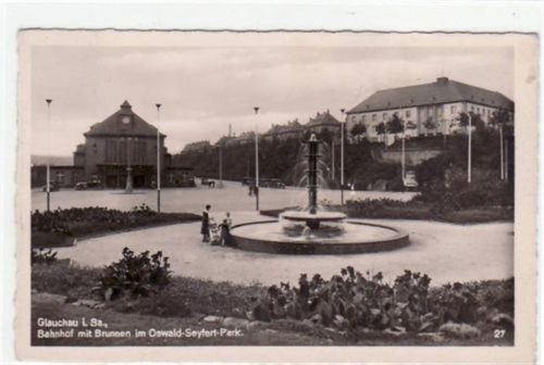 Glauchau Glauchau mit Bahnhof und Brunnen im Oswald-Seyfert-Park gelaufen von 1942 kleiner Knick oben rechts, sonst gut erhalten
