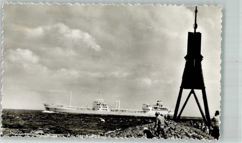 Cuxhaven Dampfer passiert die Kugelbake