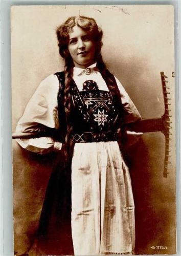 1906 Tracht Frau