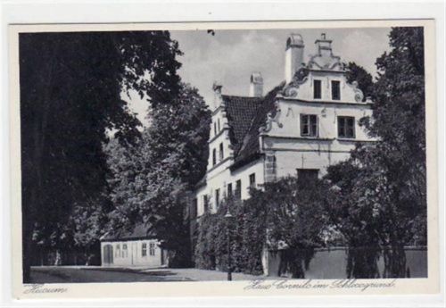 Husum Husum mit Haus Cornils im Schlossgrund ungelaufen Leichter Bug Kartenmitte, sonst gut erhalten