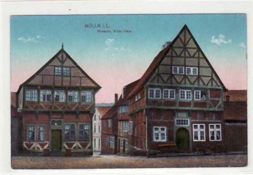 Mölln mit Museum und altes Haus ungelaufen kleiner Knick unten rechts, sonst gut erhalten