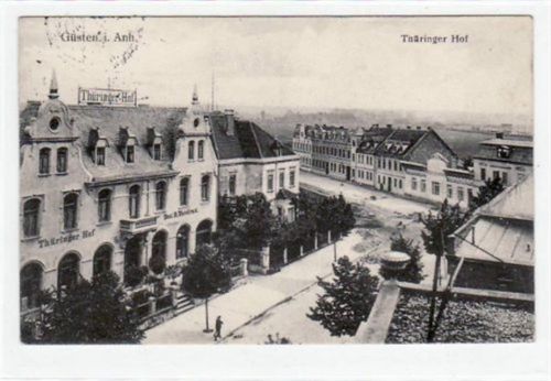 Güsten i. Anh. mit Partie am Thüringer Hof. Feldpost, mit Stempel von 1915. Leichte Stempelspuren, sonst gut erhalten.