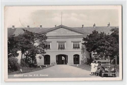 Neusiedl am See. Kaserne. Feldpost kleiner Knick unten links, kleine Knicke oben links, leichter Stempeldurchdruck, sonst gut erhalten