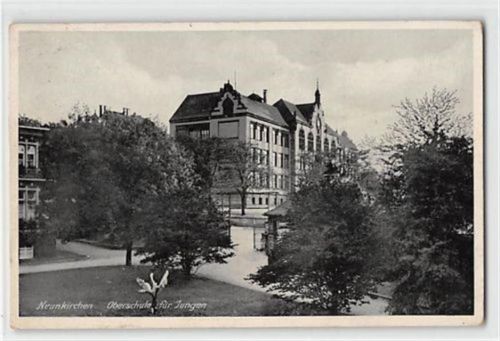 Neunkirchen Neunkirchen. Oberschule für Jungen gelaufen. Marke entfernt, Abrißspuren. Leichter Stempeldurchdruck, kleiner Knick unten rechts und oben links, sonst gut erhalten