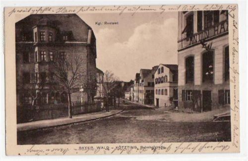 Kötzting mit Bahnhofstraße und Kgl. Rentamt gelaufen von 1927. Gute Erhaltung.