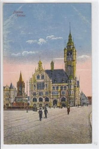Dessau Dessau mit Rathaus ungelaufen Die Karte hat leichte Abdrücke vom Album. Sonst gut erhalten.