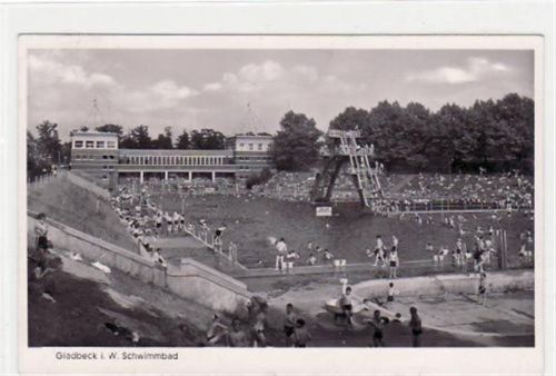 Gladbeck mit Schwimmbad gelaufen, mit Marke und Stempel von 1953. Leichter Stempeldurchdruck, sonst gut erhalten