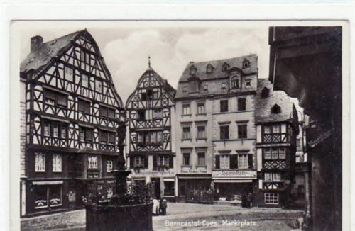 Bernkastel-Kues Berncastel - Kues mit Marktplatz. Feldpost, mit Stempel von 1942. Gute Erhaltung.