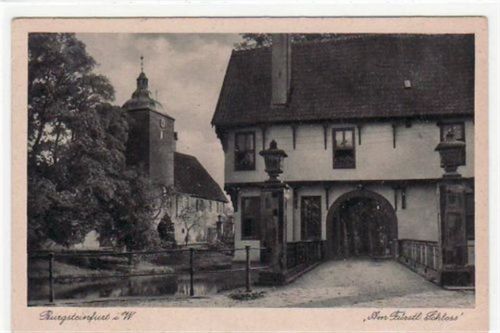 Burgsteinfurt mit Partie am Fürstl. Schloss gelaufen, mit Marke und Stempel von 1930. Leichter Bug unten rechts, sonst gut erhalten