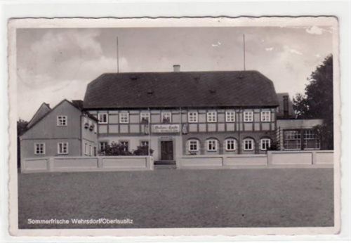 Wehrsdorf Wehrsdorf mit Gasthaus Lusatia gelaufen von 1940. Leichter Stempeldurchdruck, kleine Abschürfungen Vorderseite oben rechts, sonst gut erhalten.