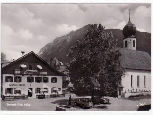 Stanzach in Tirol mit Gasthof Krone und Kirche ungelaufen Gute Erhaltung.