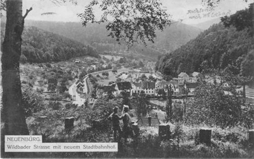 Neuenbürg. Wildbader Strasse mit neuem Stadtbahnhof gelaufen. Ecken mit Albumabdrücken, leichter Bug oben rechts, leichte Stempelspuren, sonst gut erhalten